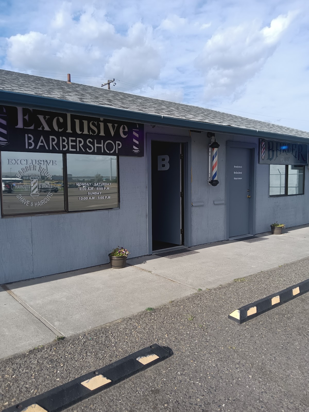 Exclusive Barbershop storefront in Pasco