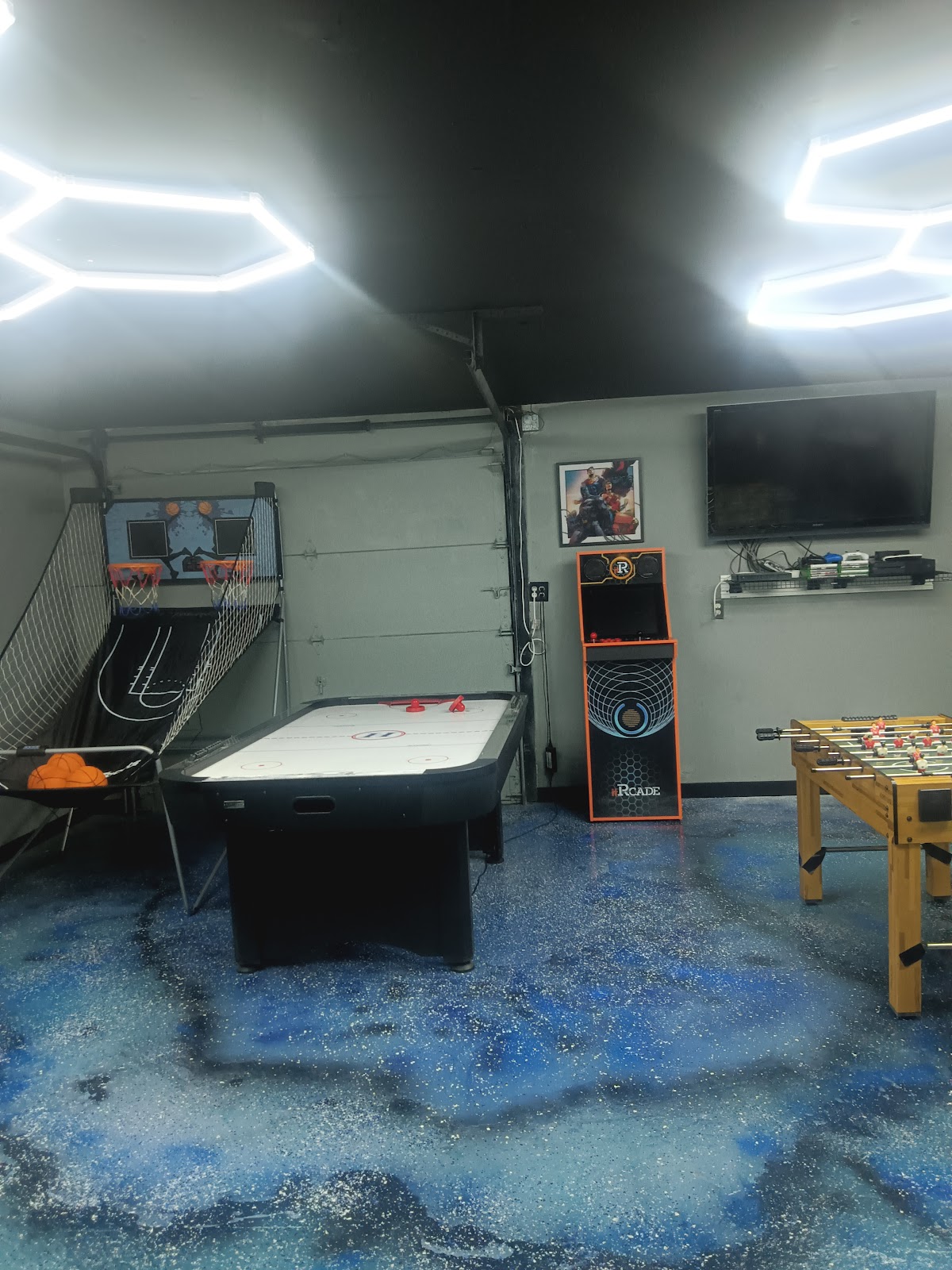 Basketball arcade and air hockey in the ManCave